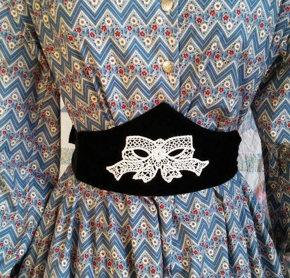 Black Velvet Medici Belt with White Bow Applique