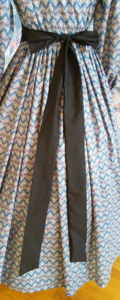 Black Velvet Medici Belt with White Bow Applique