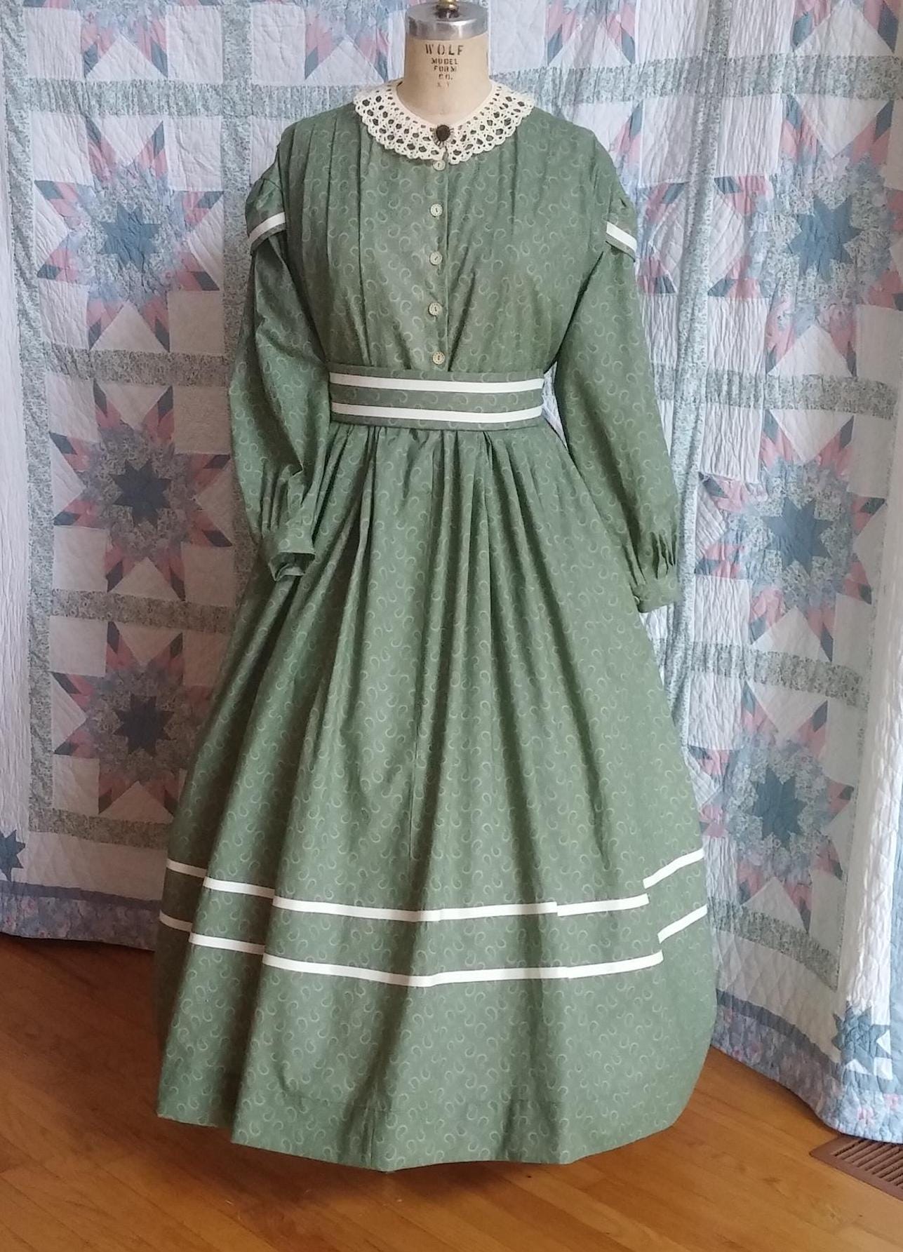 Trimmed Civil War Era Dress / Day Wrapper in Calico Print, camp, work or day dress, Victorian, Pioneer, Historical, 19th Century