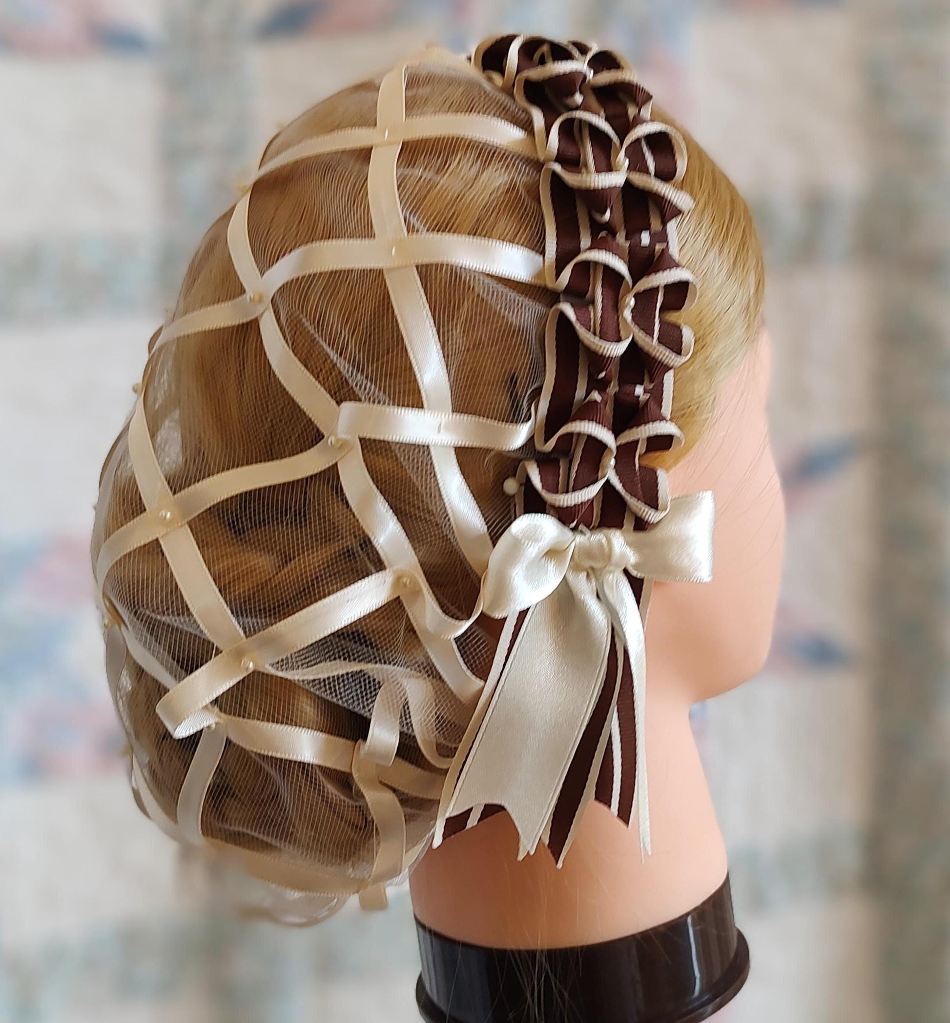 ribbon hairnet from the side back view