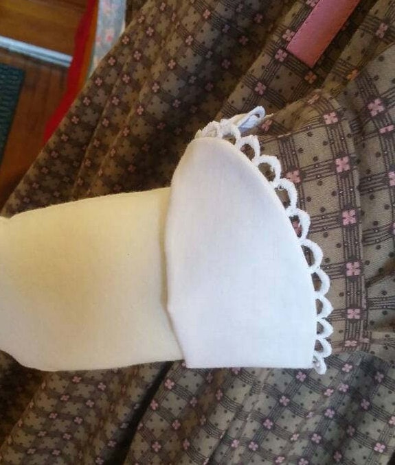 White cotton Crossover Collar and Cuff Set- 19th Century Victorian Edwardian