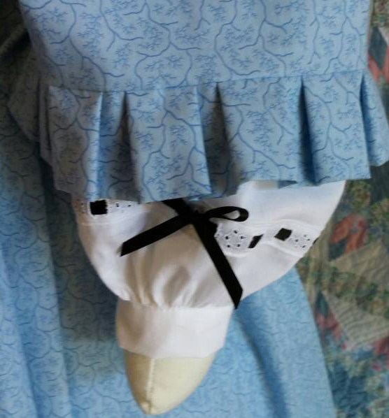 White Cotton Undersleeves/ Sleeve Jockeys With Eyelet and Ribbon